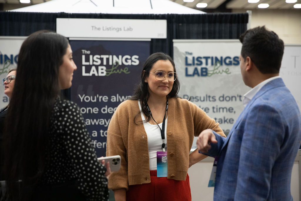 Jess Lenouvel Talking With Some Of The Listings Lab Attendees | Real Estate Captions